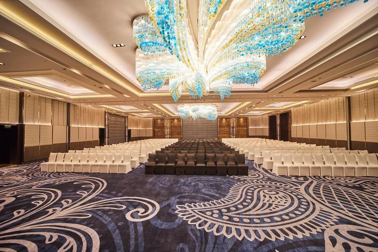 Отель Crowne Plaza New Delhi Rohini By Ihg 5*, Дели