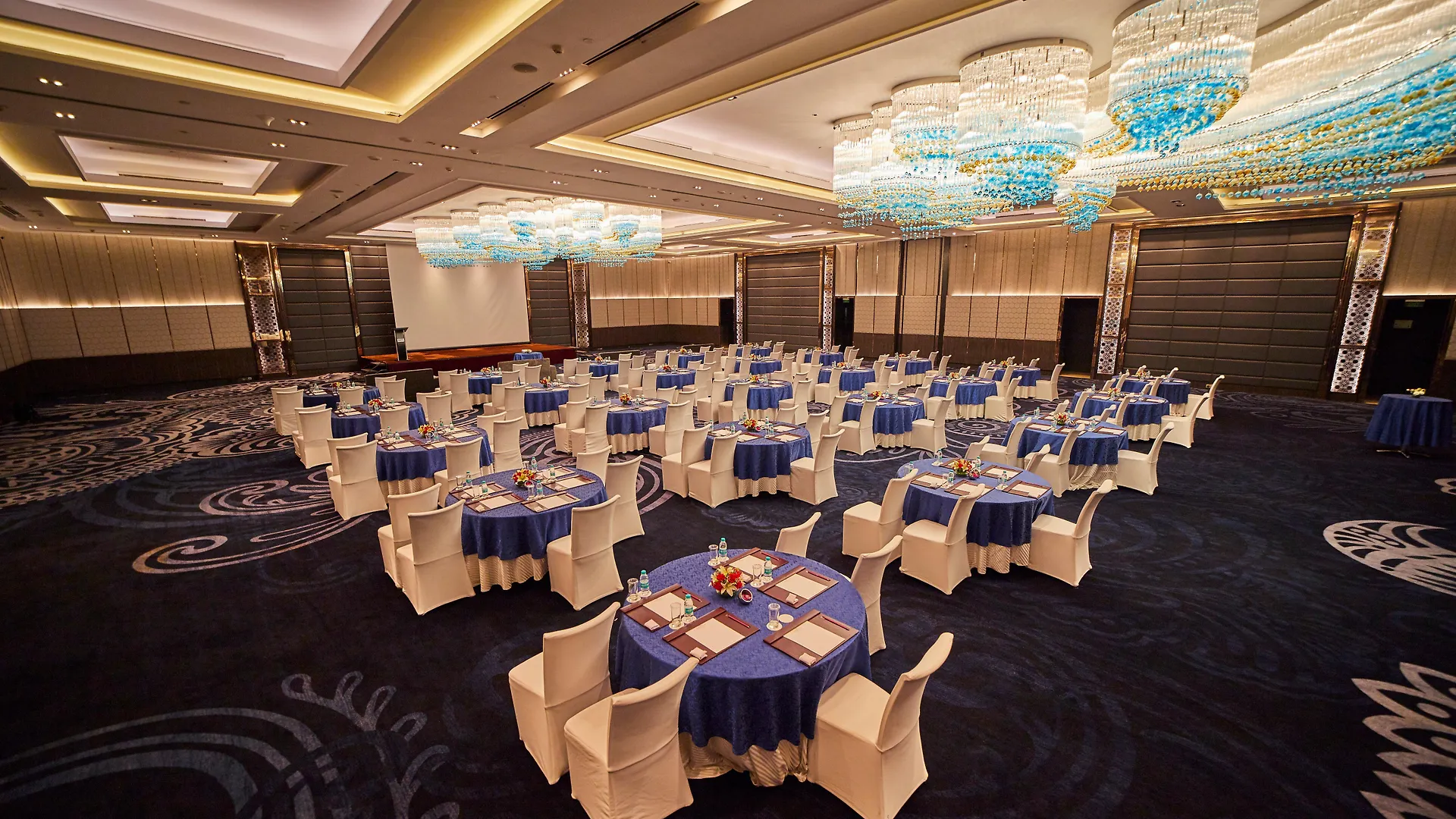 Отель Crowne Plaza New Delhi Rohini By Ihg  Дели