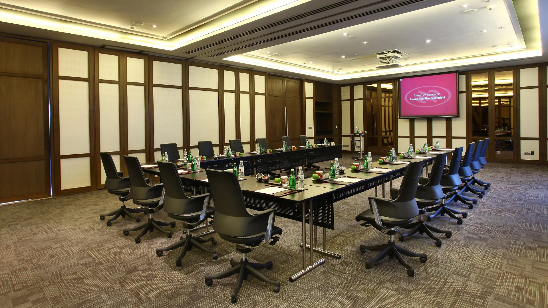 Отель Crowne Plaza New Delhi Rohini By Ihg  Дели