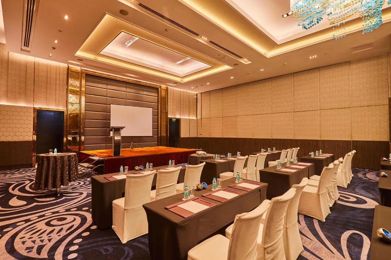 Отель Crowne Plaza New Delhi Rohini By Ihg  Дели